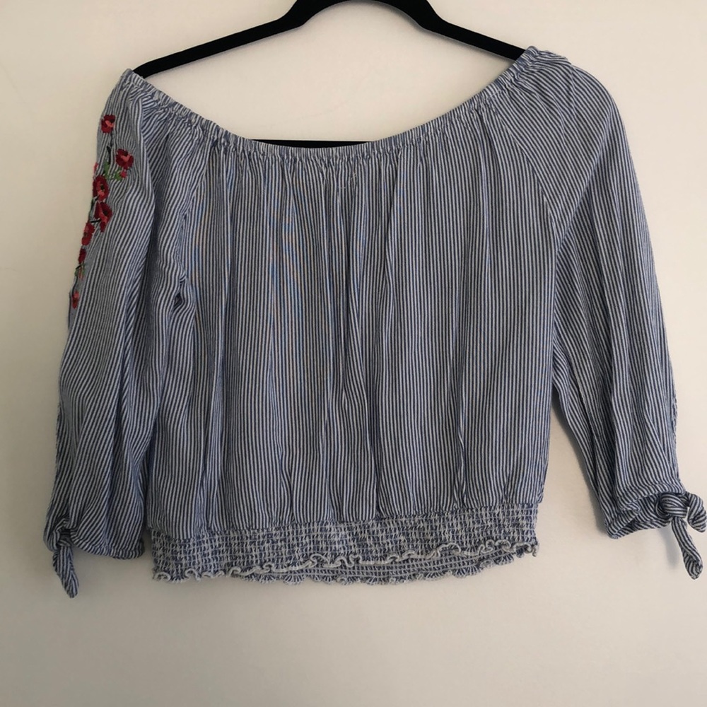 NEW HOLLISTER off the shoulder top - Picture 3 of 3